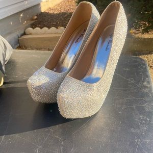 Size 7 Silver Sparkly shoes. Barely worn great condition